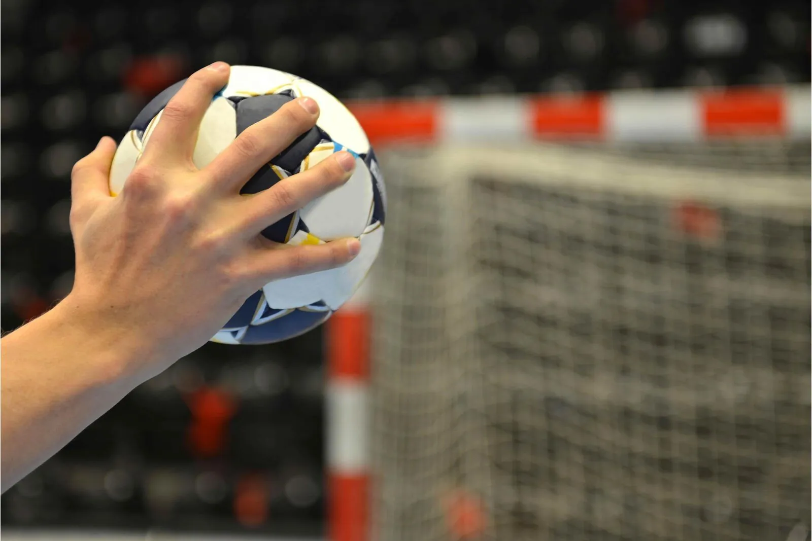 Handball in der Rolandhalle