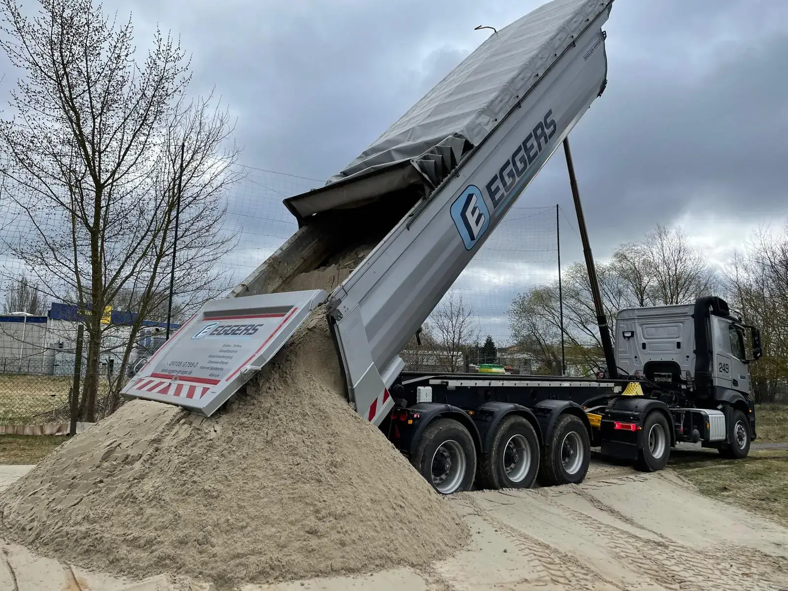 Sandlieferung für den Untergrund
