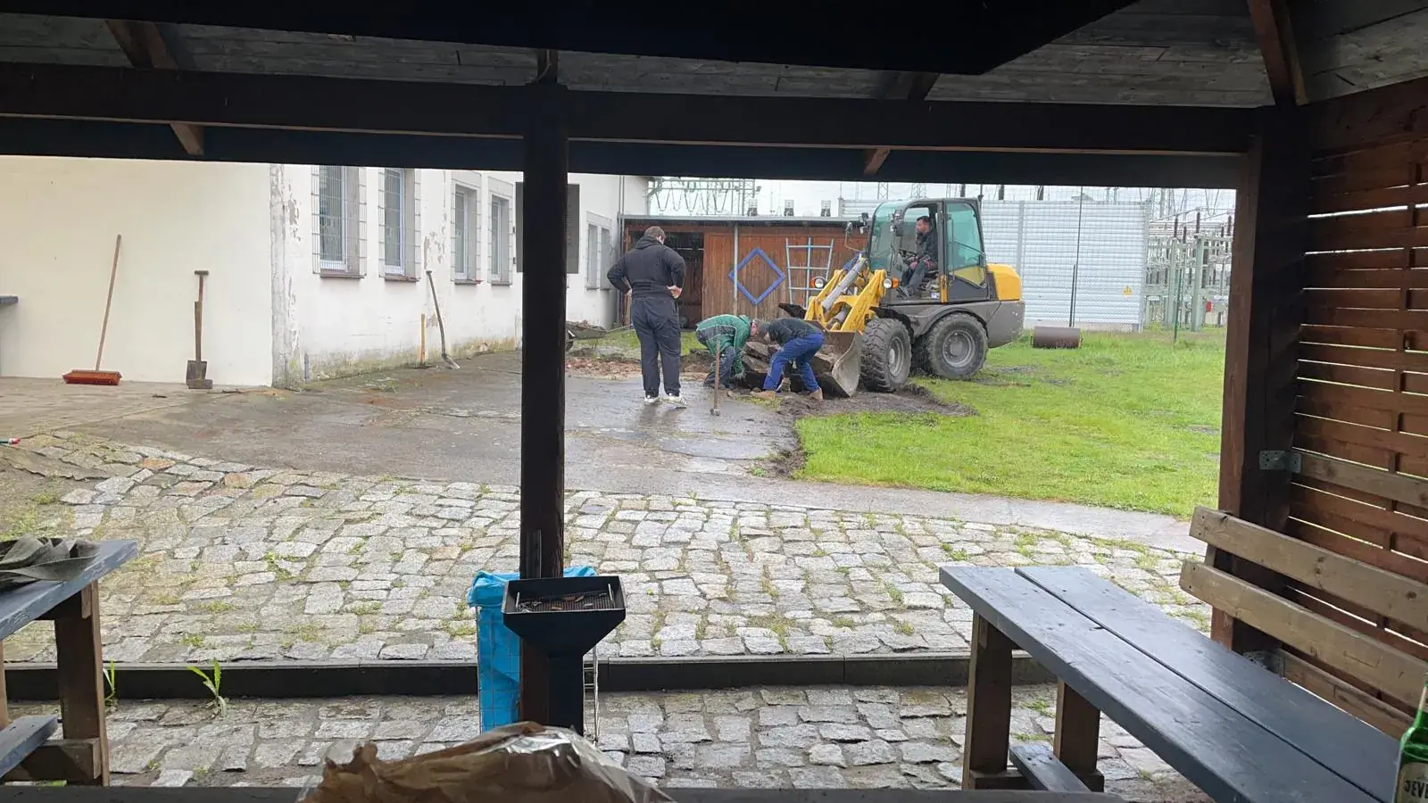 Die überdachte Terrasse entsteht